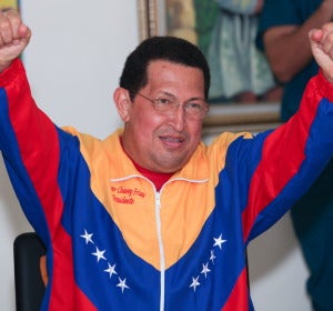Hugo Chavez reaparece tras el anuncio de que tiene cáncer