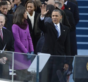 Obama saluda ante el atril del National Mall