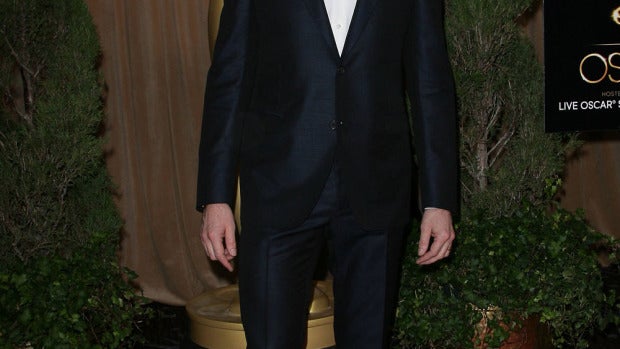 Hugh Jackman quiso dar informalidad a su look prescindiendo de la corbata