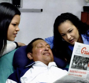 Hugo Chávez, junto a sus dos hijas