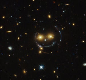El 'smile' galáctico captado por el telescopio Hubble de la Nasa / ESA