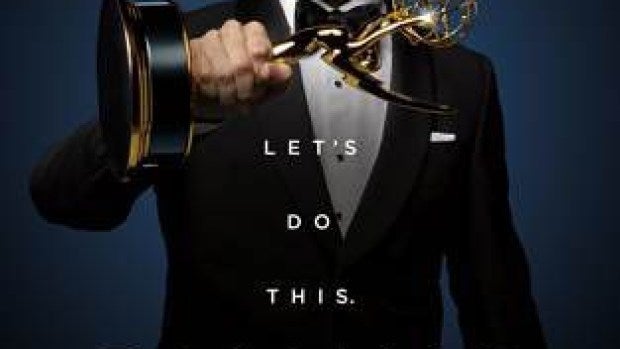 Andy Samberg en el póster promocional de los premios Emmy 2015
