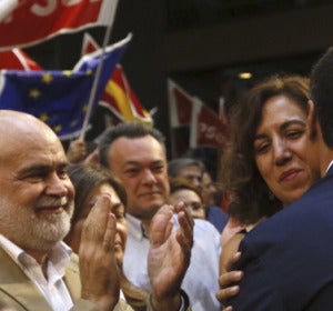 Irene Lozano y Pedro Sánchez se saludan