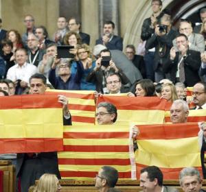 Banderas españolas y catalanas