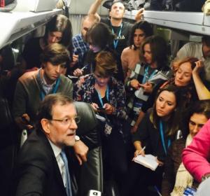 Rajoy sube al autobús de la prensa
