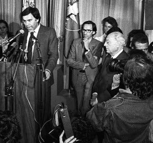 Felipe Gonzalez gana las elecciones en 1982