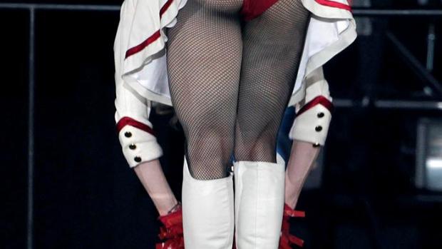 Madonna enseña el culo