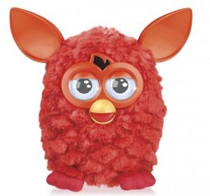 Un Furby naranja