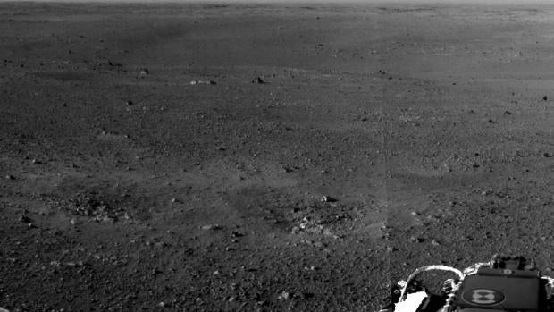 El Curiosity posado sobre la superficie marciana