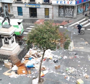 La basura gana terreno en las calles de Madrid (07-11-2013)