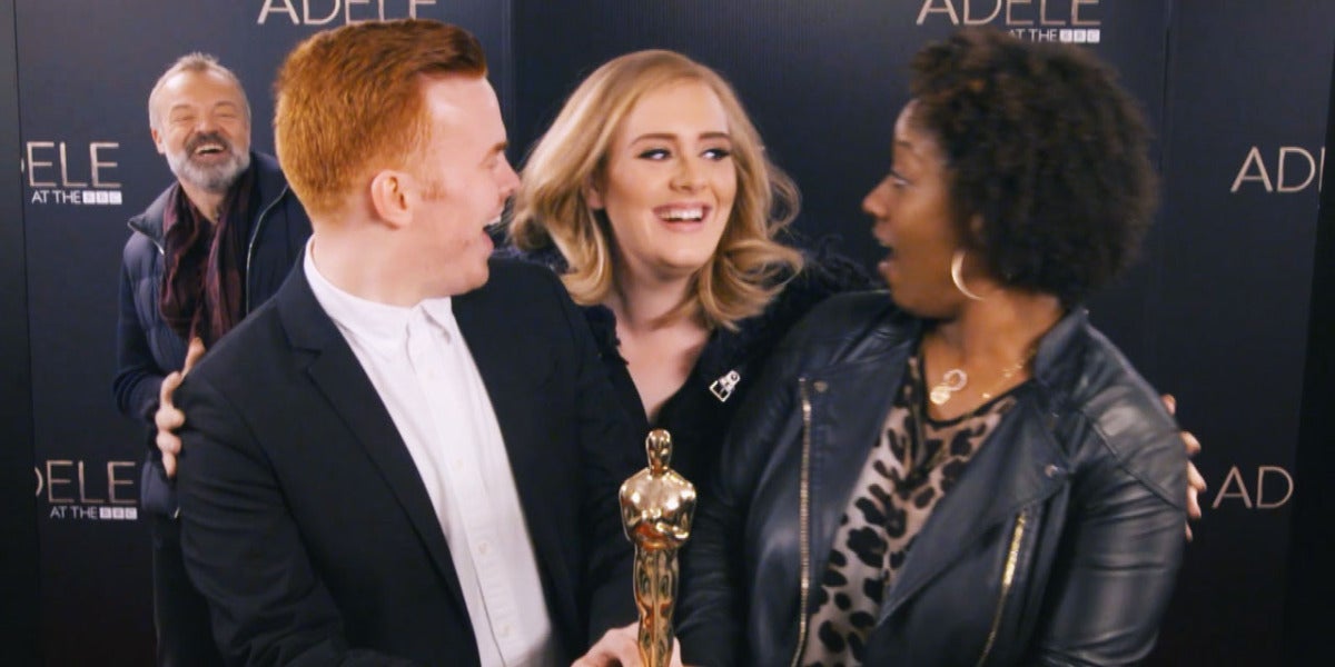 Adele se cuela en las fotos de sus fans haciendo 'photoboms'