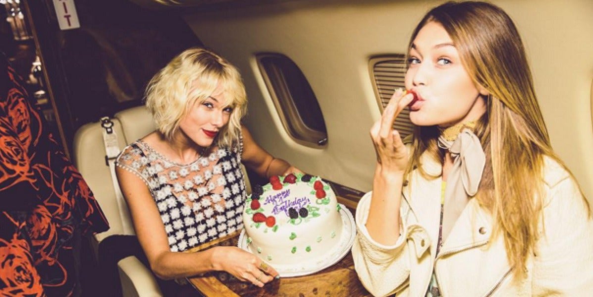 Taylor Swift y Gigi Hadid en el jet privado de Calvin Harris