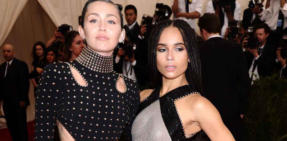 Miley Cyrus y Zoe Kravitz