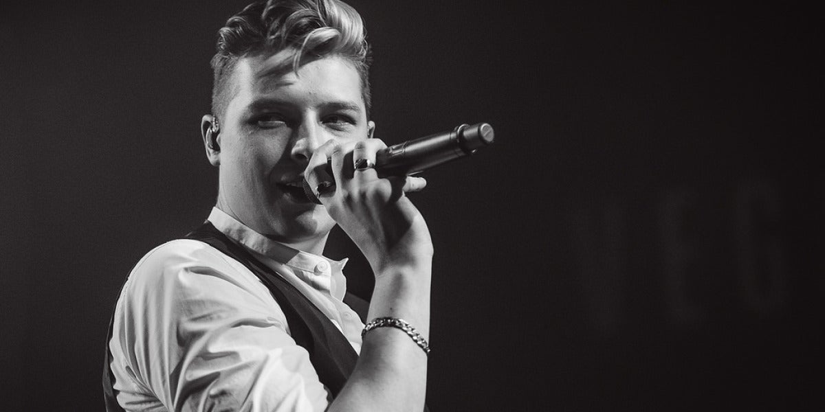 John Newman durante uno de sus conciertos