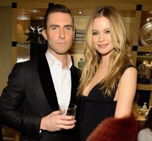Adam Levine y Behati Prinsloo Adam Levine y Behati Prinsloo