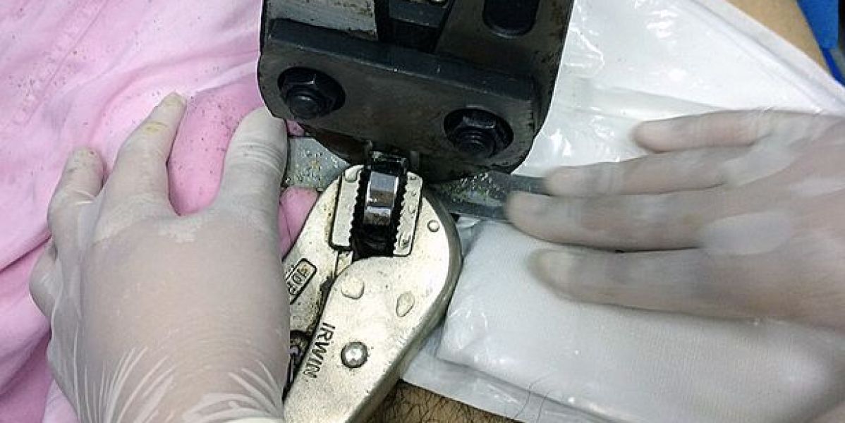 Se que queda atrapado el pene en un anillo