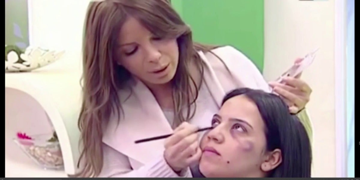 La televisión pública marroquí emite un tutorial de maquillaje para víctimas de violencia machista