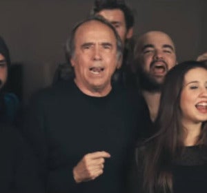Serrat junto a una veintena de artistas graba una versión solidaria de 'Mediterráneo' Serrat junto a una veintena de artistas graba una versión solidaria de 'Mediterráneo'