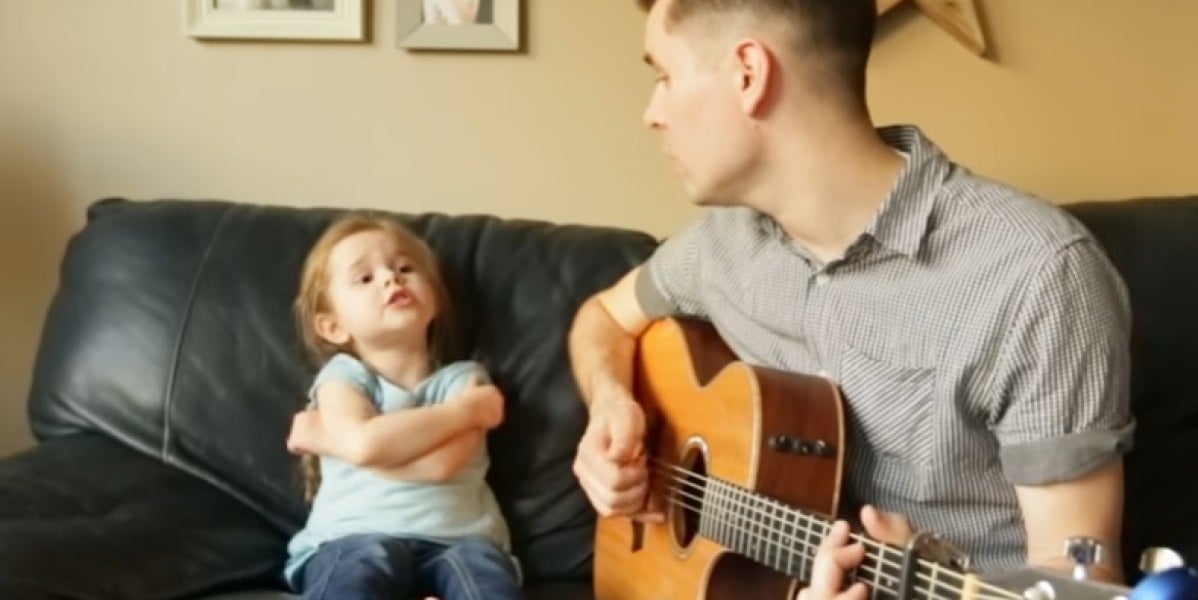 Padre e hija cantan 'Hay un amigo en mí'
