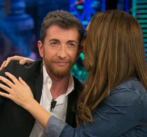 Mónica Naranjo susurra al oído de Pablo Motos su 'aullido' más sensual Mónica Naranjo susurra al oído de Pablo Motos su 'aullido' más sensual
