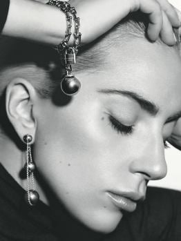 Lady Gaga posa con joyas de Tiffany & Co.