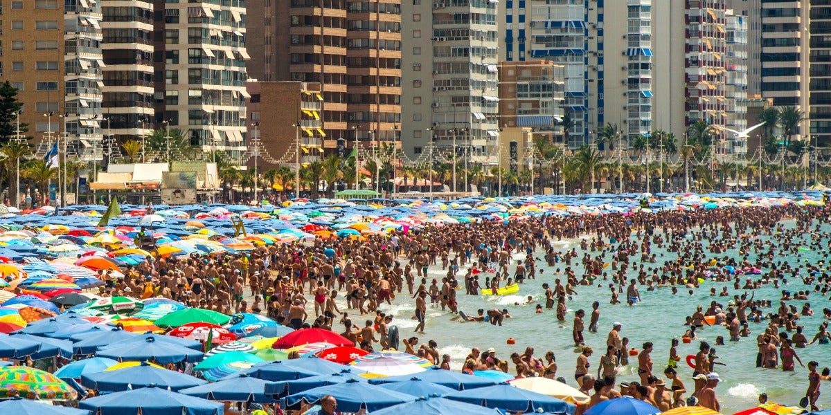 Playa de Benidorm en temporada alta