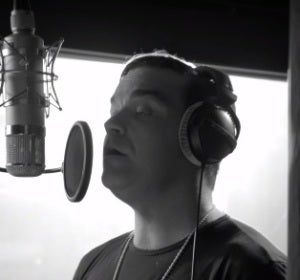 Robbie Williams para 'Bridge Over Troubled Waters' Robbie Williams para 'Bridge Over Troubled Waters'
