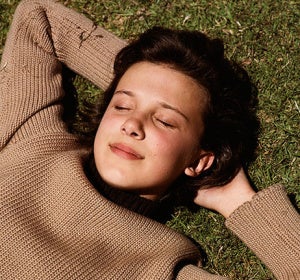 Millie Bobby Brown en el videoclip de 'I Dare You', de The xx Millie Bobby Brown en el videoclip de 'I Dare You', de The xx