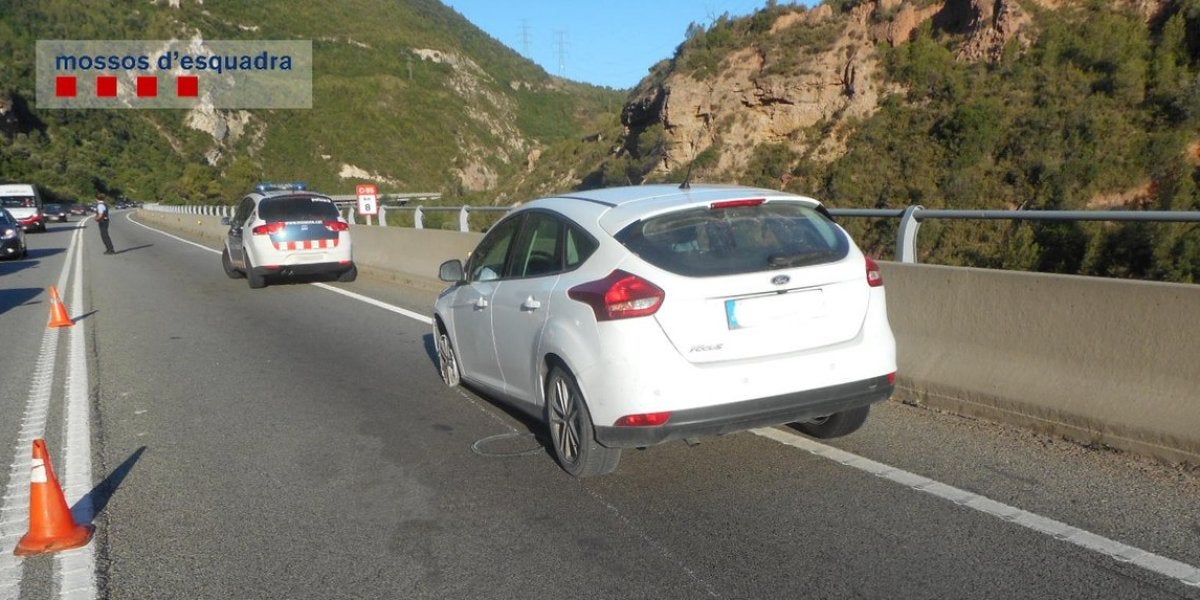 Imagen del coche tras ser detenido por los Mossos d' Esquadra