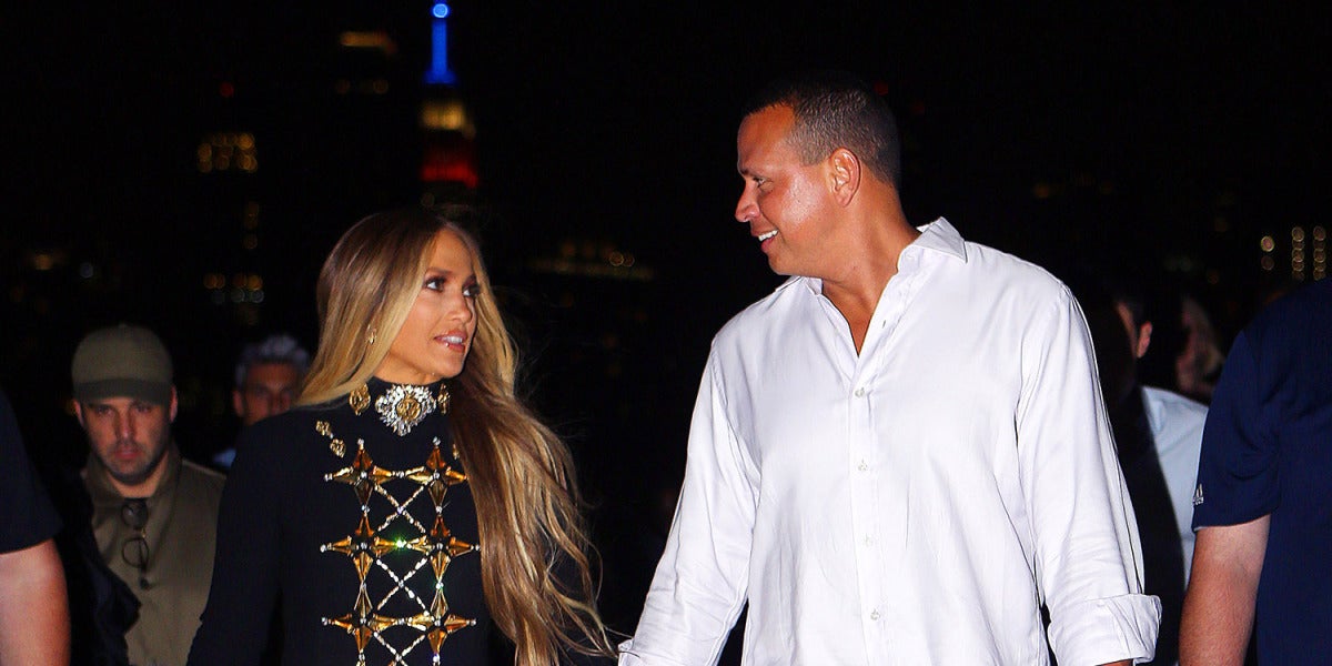 Jennifer Lopez pasea junto a su novio Álex Rodríguez por las calles de Nueva York
