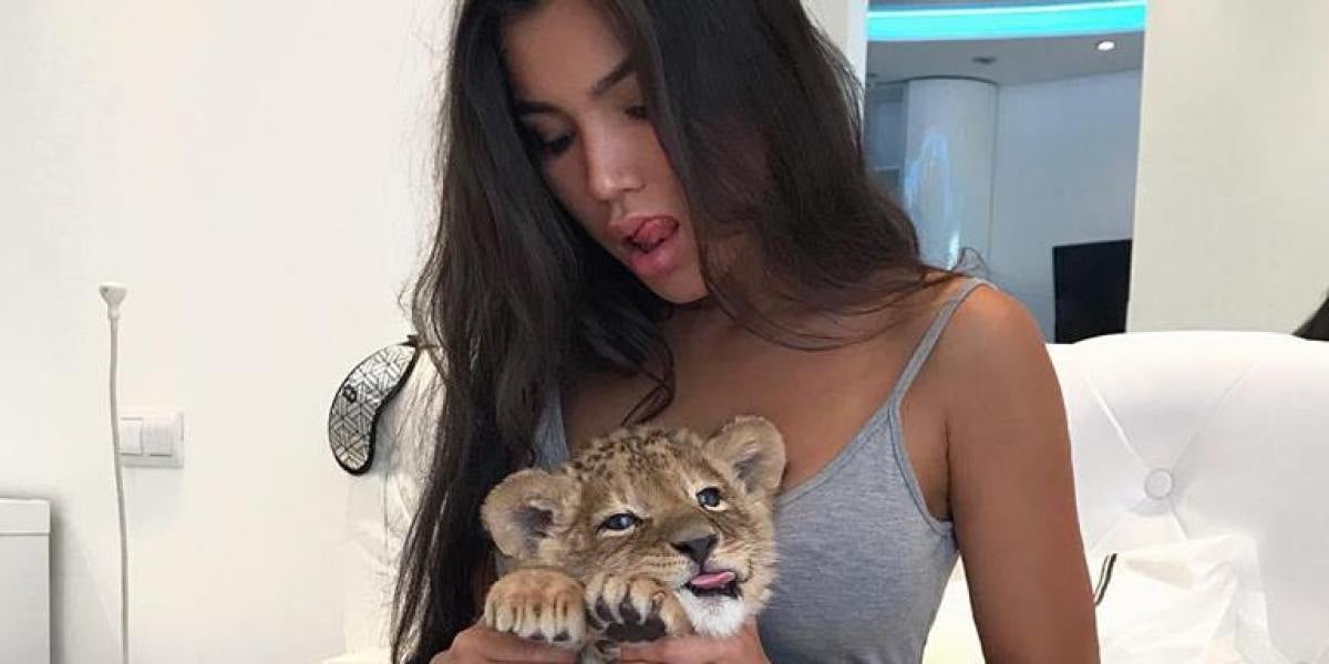 Sveta Bilyalova con su león