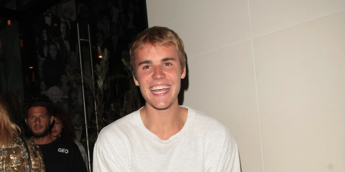 Justin Bieber se divierte mucho de fiesta