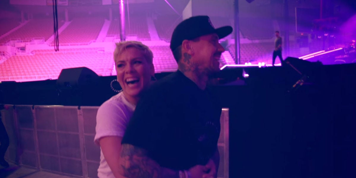 Una de las imágenes del vídeo de 'Whatever You Want' de Pink