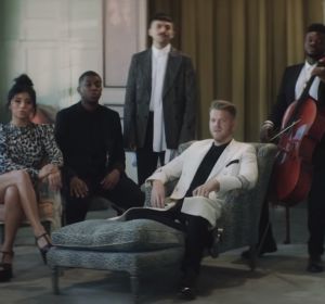 Pentatonix en el vídeo de 'Perfect' Pentatonix en el vídeo de 'Perfect'