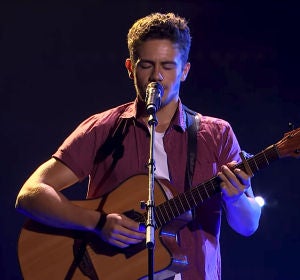 Oskar Proy cantando 'Asturias Patria Querida' Oskar Proy cantando 'Asturias Patria Querida'