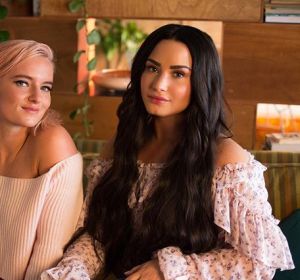 Grace Chatto de Clean Bandit junto a Demi Lovato Grace Chatto de Clean Bandit junto a Demi Lovato