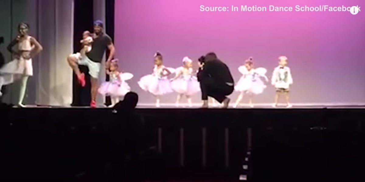 Un padre baila con su hija