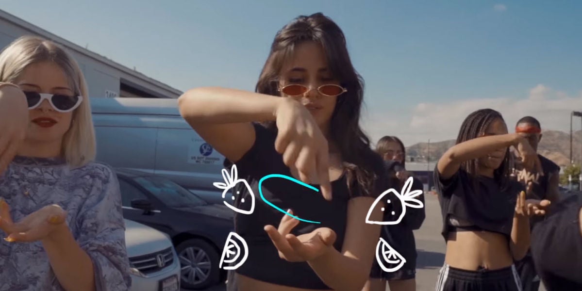 Camila Cabello enseña a bailar 'Sangria Wine'