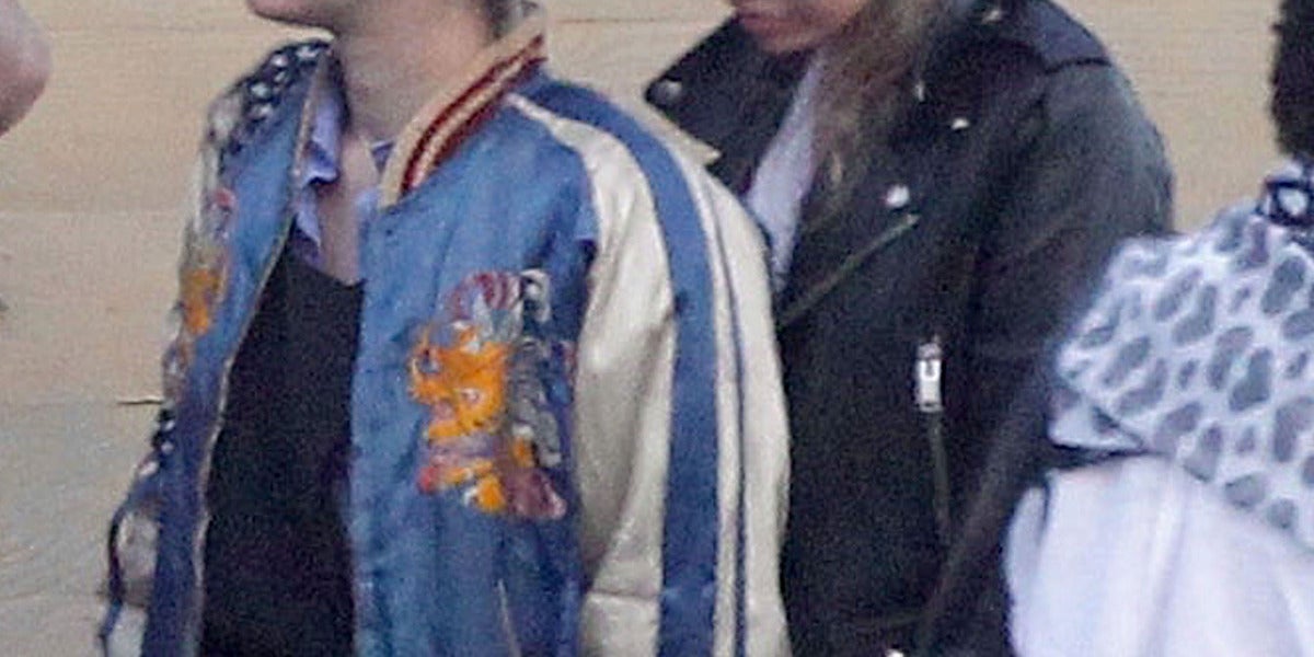 Miley Cyrus y Stella Maxwell de paseo por Malibú