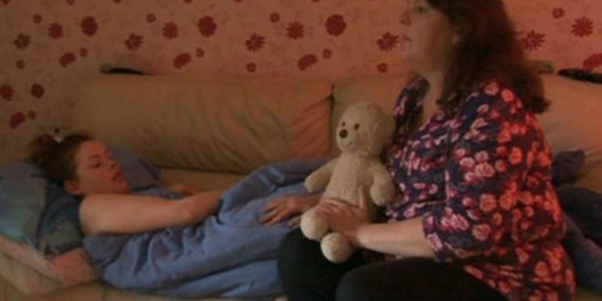Beth Goodier junto a su madre