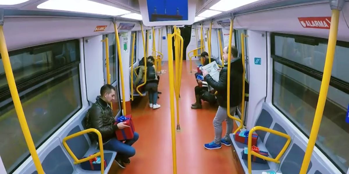 Viajeros en el Metro de Madrid