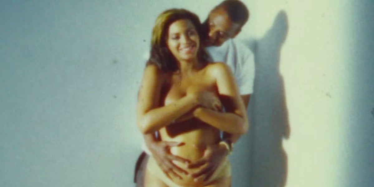 Beyoncé posa desnuda mostrando su embarazo junto a Jay Z