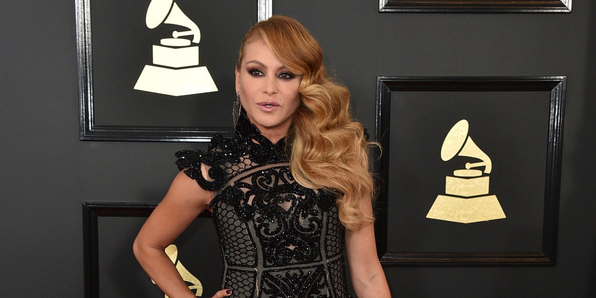 Paulina Rubio eligió el clásico negro para la ocasión entre transparencias