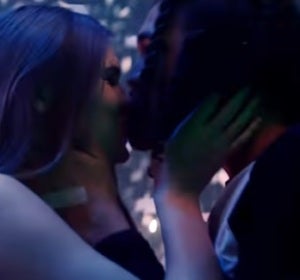 Frame videoclip 'Just Hold On', de Steve Aoki y Louis Tomlinson Frame videoclip 'Just Hold On', de Steve Aoki y Louis Tomlinson