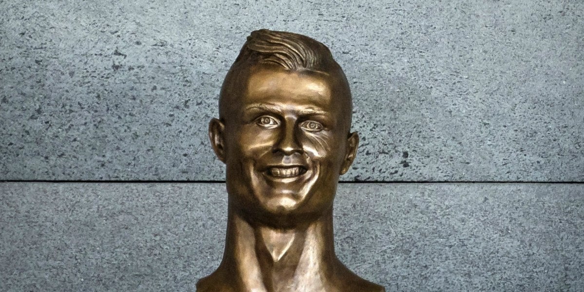 El busto de Cristiano Ronaldo en el aeropuerto de Madeira