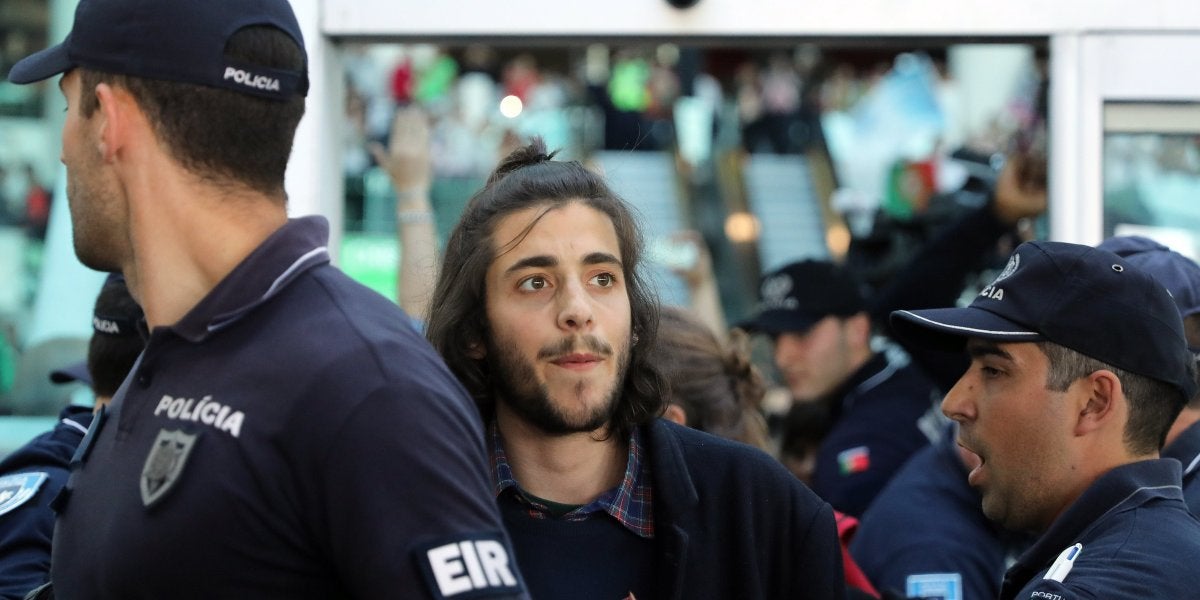 Salvador Sobral, ganador de Eurovisión, a su llegada a Lisboa