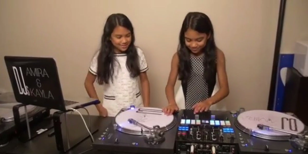 Las DJ Amira y Kayla