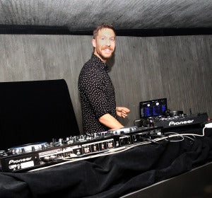 Calvin Harris durante una de sus sesiones Calvin Harris durante una de sus sesiones