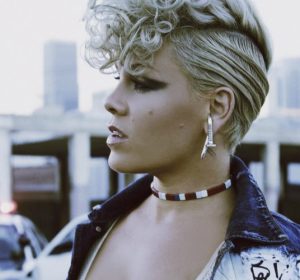 Pink en el vídeo de 'What About Us' Pink en el vídeo de 'What About Us'