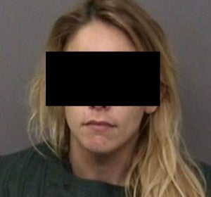 Entra a robar y se queda dormida desnuda Entra a robar y se queda dormida desnuda